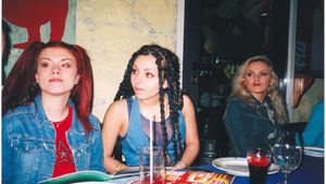 Anii de liceu nu au fost tocmai usori pentru fetele de la Candy! Au fost exmatriculate si au mancat bataie crunta de la colege!