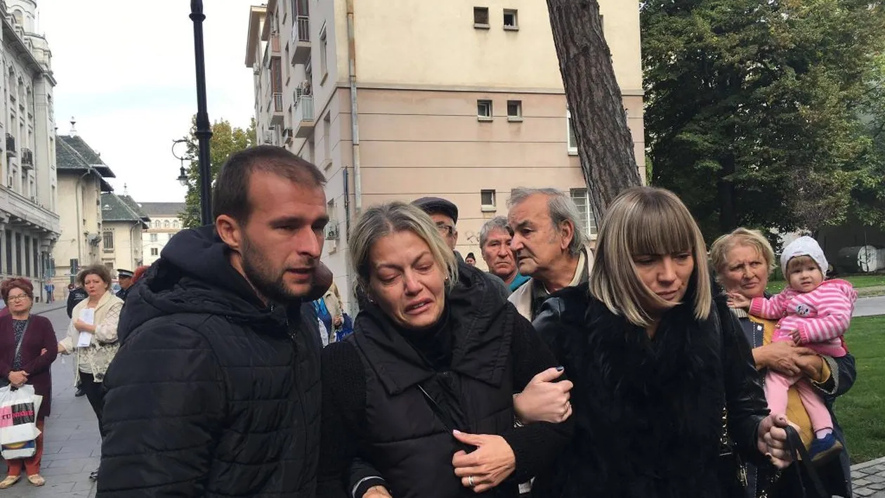 Momente sfâşietoare la căpătâiul lui Ilie Balaci! Fiica cea mare, Lorena, a avut nevoie de ajutor