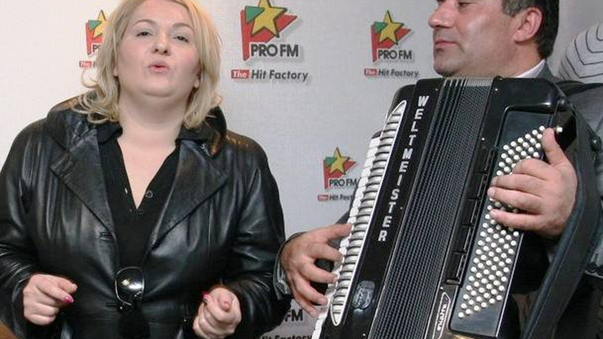 Clejanii, jefuiţi de oamenii fără adăpost. Ce au păţit artiştii miercuri dimineaţă!