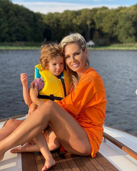 Andreea Bănică, mesaj emoționant la o invitație live: ”Este boala care a răpit-o pe mama mea!”