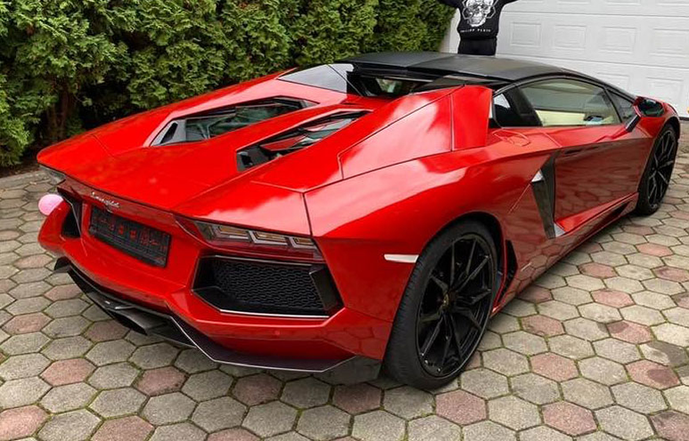 Lamborghini Aventador Roadster, o mașină de lux