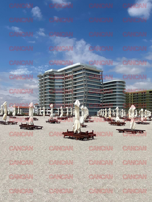 Bate vântul pe plajele din Mamaia Nord / FOTO: CANCAN.RO