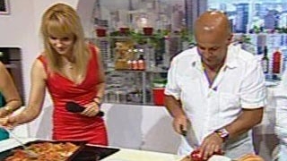 VIDEO Bebelusa Oana face foamea: "Nu mananc, am tot timpul o punga de pufuleti in masina"