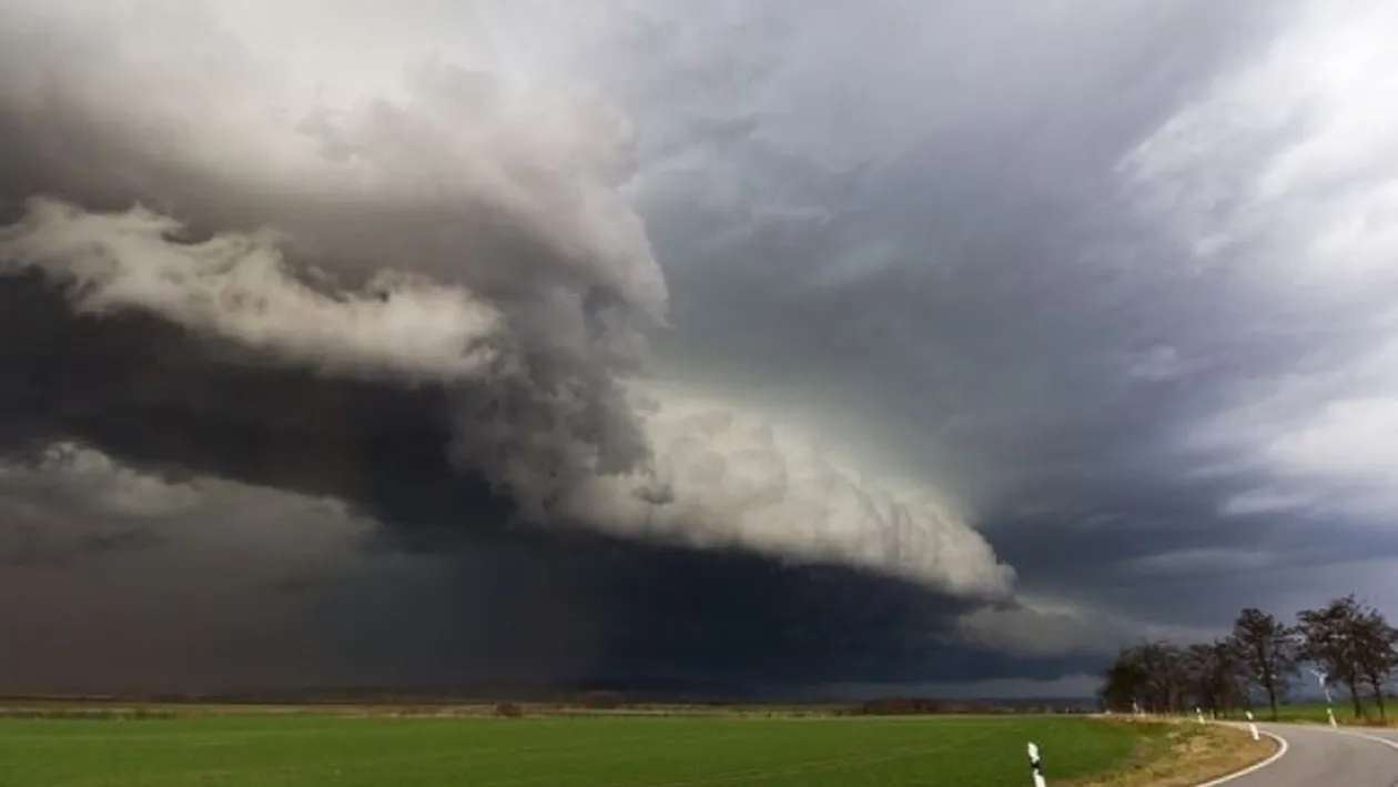 Un ciclon se îndreaptă spre România. Țările afectate sunt deja sub cod portocaliu de furtună