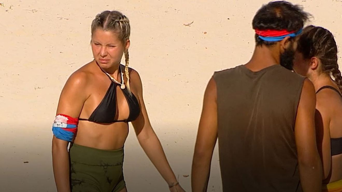 I-a "explodat" faţa la Survivor! Carmen Grebenişan nu mai arată aşa cum o ştiai. Galerie FOTO