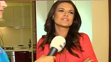 VIDEO Raluca Lazarut deschide usa casei sale! Vezi cu ce obiecte de pret a decorat-o si cum arata tabloul sub care au conceput-o parintii sai!