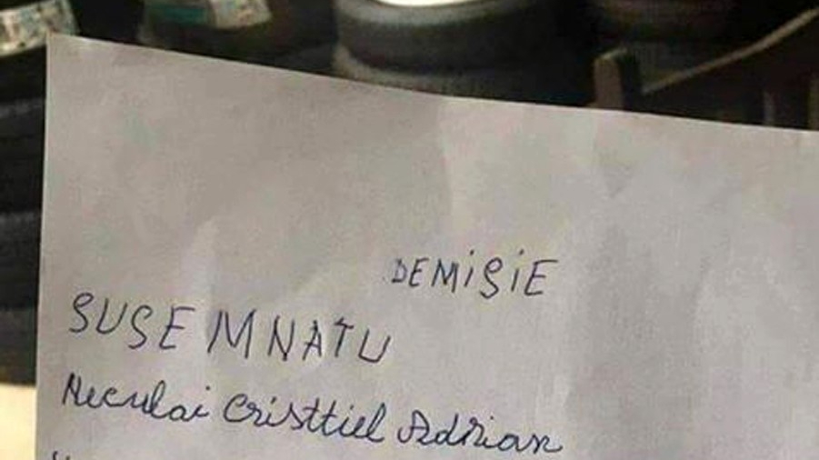Cererea de demisie a unui tânăr din Iași a devenit virală: "Susemnatu Neculai Cristtiel Adrian va rog să..." Râzi cu lacrimi