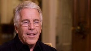 Controversele din jurul morții lui Epstein, dezvăluite la 7 ani de la eveniment. Doi medici legiști au emis verdicte diferite