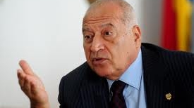 Imagini in premiera cu consoarta lui Voiculescu aflata la cumparaturi pentru “pachetul” saptamanal pe care il duce la penitenciar