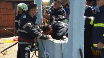 O fetiţă de cinci ani a căzut într-un puţ în judeţul Dâmboviţa