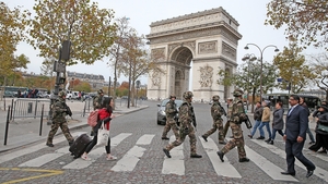 Unul din teroristii care au lovit Parisul a fost identificat. Afla ce se intampla acum cu familia lui