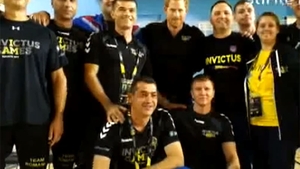 Surpriză pentru militarii români care participă la Jocurile Invictus. Prinţul Harry i-a vizitat la antrenament şi...