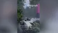 Momentul în care un tren de marfă s-a izbit de un camion. Încărcătura din camion s-a împrăștiat peste tot