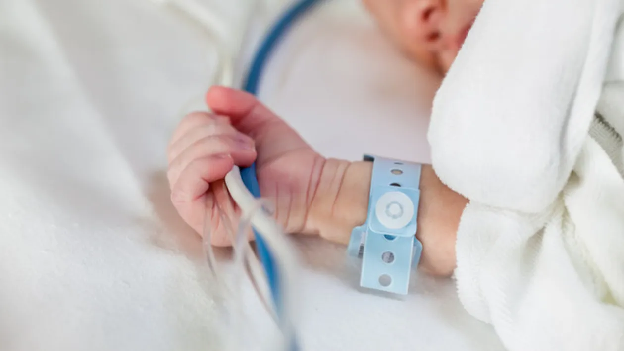 Un cuplu este acuzat de moartea fiicei lor de 16 luni, după ce micuța a fost hrănită cu lapte vegetal