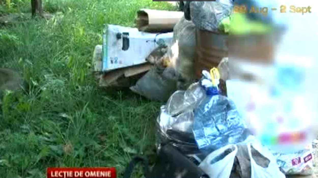 O bătrână de 81 de ani din Prahova a găsit la gunoi o geantă cu 20.000 de lei, darul de nuntă primit de niște tineri! Ce a făcut femeia e uluitor