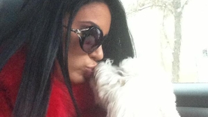 Gestul prin care şi-a scârbit fanii! Adelina Pestriţu şi-a pupat câinele pe bot: "Cine iubeste animalele intelege"