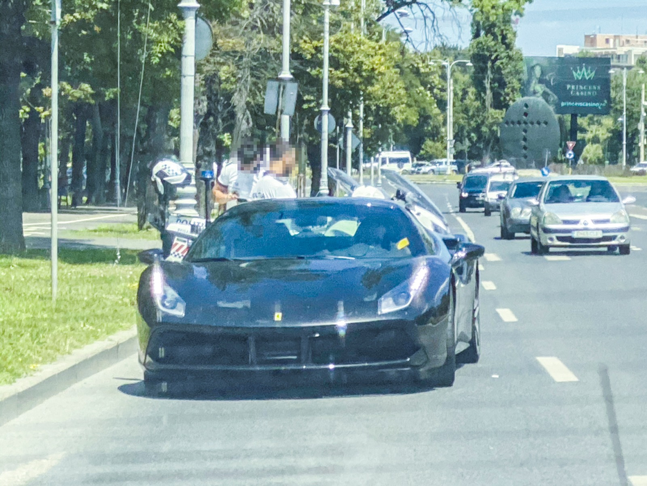 Laurențiu Reghecampf, oprit pentru că nu avea număr de înmatriculare în partea din față a mașinii