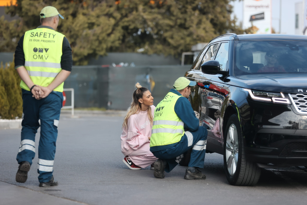 Sore inspectează "lucrarea" (Foto. CANCAN.RO)