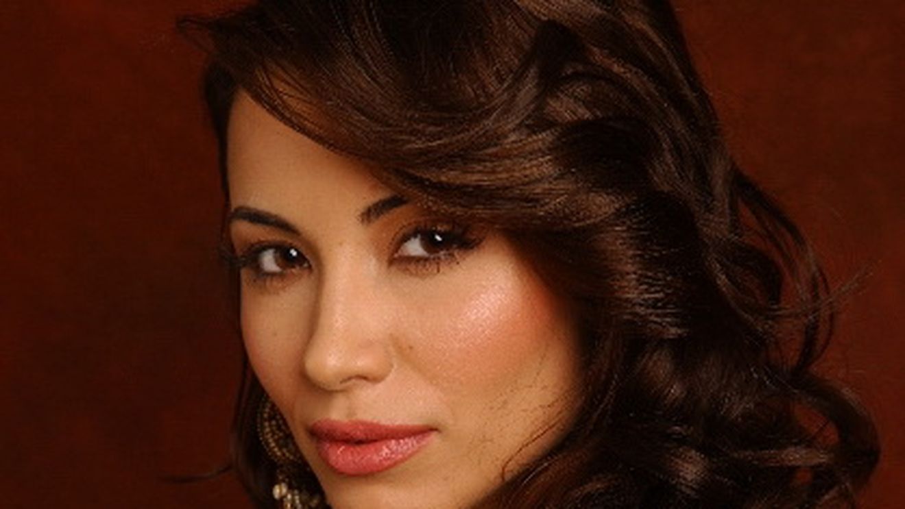 In sfarsit, i s-a implinit visul! Lili Sandu este diva pe covorul rosu la Hollywood! Uite cum se bat paparazzii sa o fotografieze!