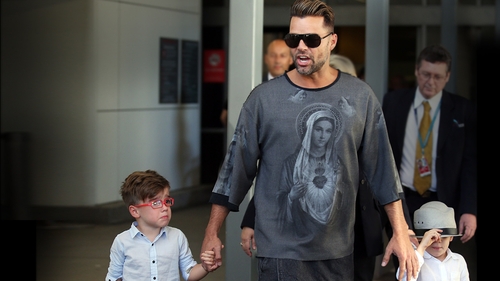 Giulia vrut sa adopte moda de la Hollywood insa a esuat. I-a copiat degeaba pe Katy Perry si Ricky Martin