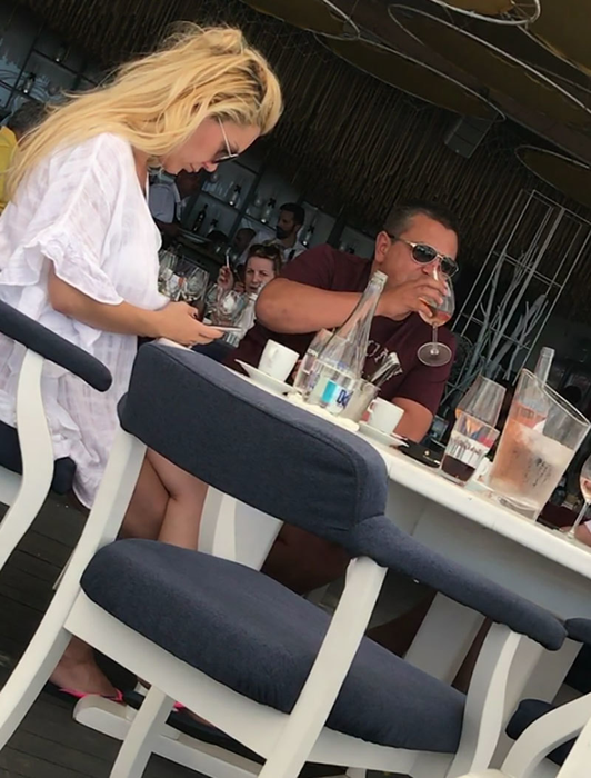 Sergiu Diacomatu şi-a potolit setea cu un vin rosé de calitate