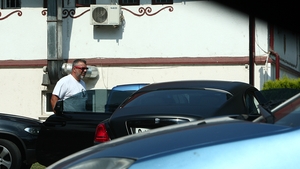 Şi-a adus la Bucureşti super-modelele înmatriculate ”pe Dubai”. ”Fratele” arab i-a făcut cadou un Rolls şi un Mercedes Brabus de… 500.000 €!