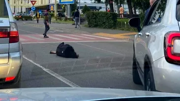 Imagini șocante în Satu Mare. O femeie căzută în mijlocul șoselei este ignorată de toată lumea: „Doar un șofer a oprit”