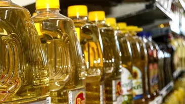 Ce a pățit o femeie, după ce a cumpărat o sticlă de 2 litri de ulei, din supermarket: Magazinul trebuie să plătească pentru asta