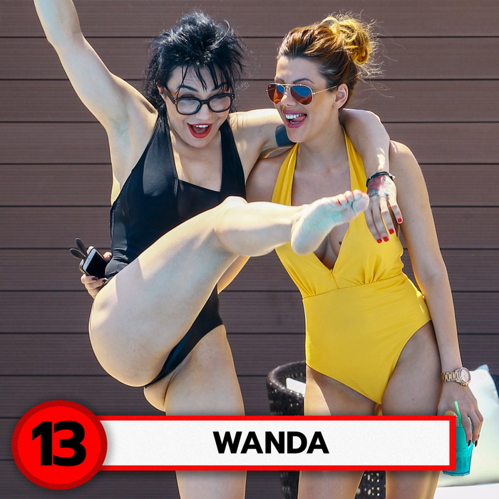 Top 30 cei mai discreți sâni din showbiz. Ce poziții ocupă Corina Caragea, Sandra Izbașa sau Iulia Albu?!