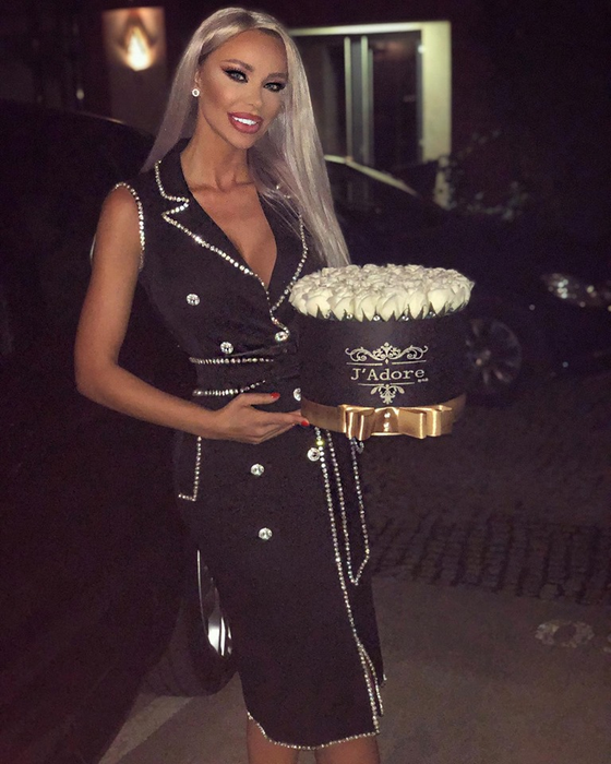 Cum a apărut Bianca Drăgușanu îmbrăcată într-un mall din Capitală. Bucureștenii și-au dat coate când au văzut-o. S-au uitat toți într-un singur loc ?