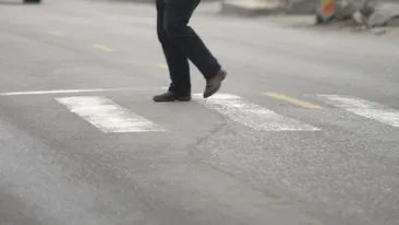 Agale, agale, spre gradinita lui Albert! N-o sa-ti vina sa crezi ce ascunde Adrian Iovan sub geaca de piele!