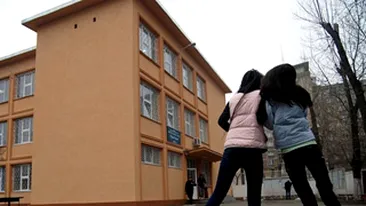 Obligata de o colega de scoala sa se prostitueze la 15 ani! O eleva a facut sex pe bani cu 150 de barbati!