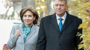 Cum a fost Carmen Iohannis umilită de foștii elevi. Ce spuneau aceștia, la adresa Primei Doamne: „Nu are...”