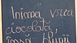 Anunțul devenit viral, postat de managerul unui restaurant din Botoșani: "Inima vrea ciocolată, însă blugii cer.."