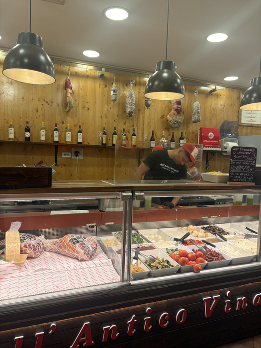 Check in | Am mâncat cel mai viral panini din Verona. Cât am plătit și cum a fost întreaga experiență din „orașul iubirii” din Italia