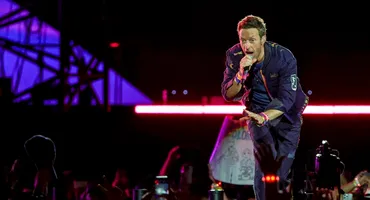 Directorul unei mari companii de tech, surprins în timp ce își înșela soția cu o colegă la concertul Coldplay. Liderul trupei i-a dat în vileag fără să vrea!