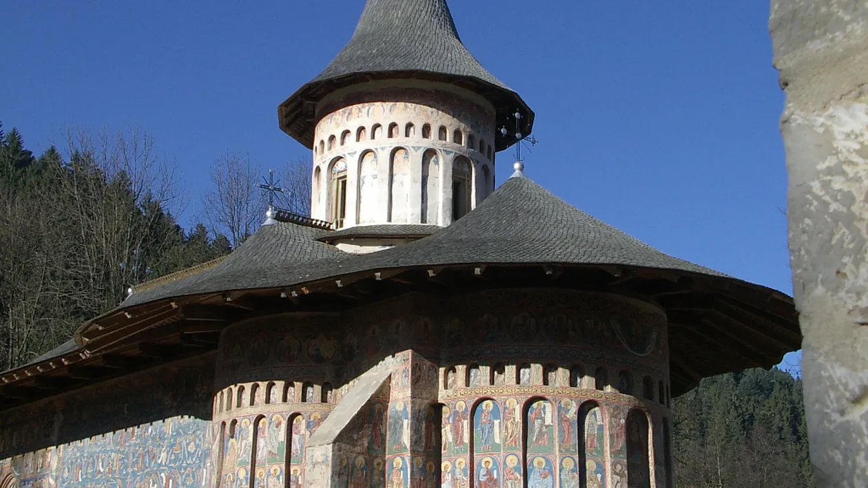 Tepe in numele Domnului. Iata cum poti sa pleci in pelerinaj cu Dumnezeu si sa dai de... dracu la destinatie