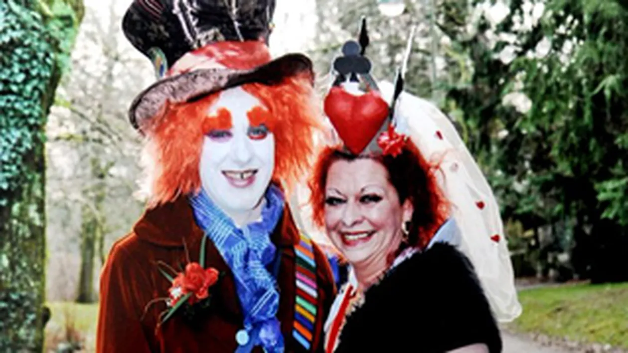 Ultima dorinta a unei britanice care poate muri in orice clipa! S-a maritat ca in Alice in Tara Minunilor