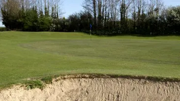 Si-au facut culcus pe terenul de golf