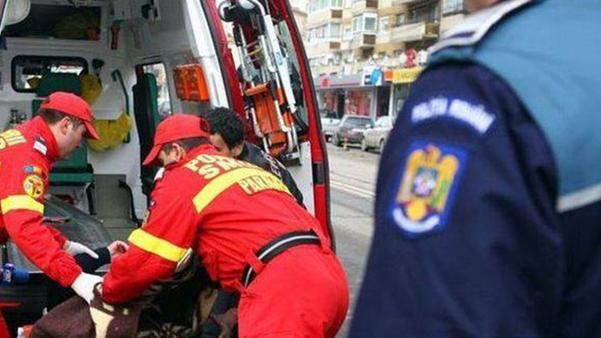 Tragedie in centrul Bucurestiului! Femeia care statea de 35 de ore pe acoperis s-a aruncat in gol
