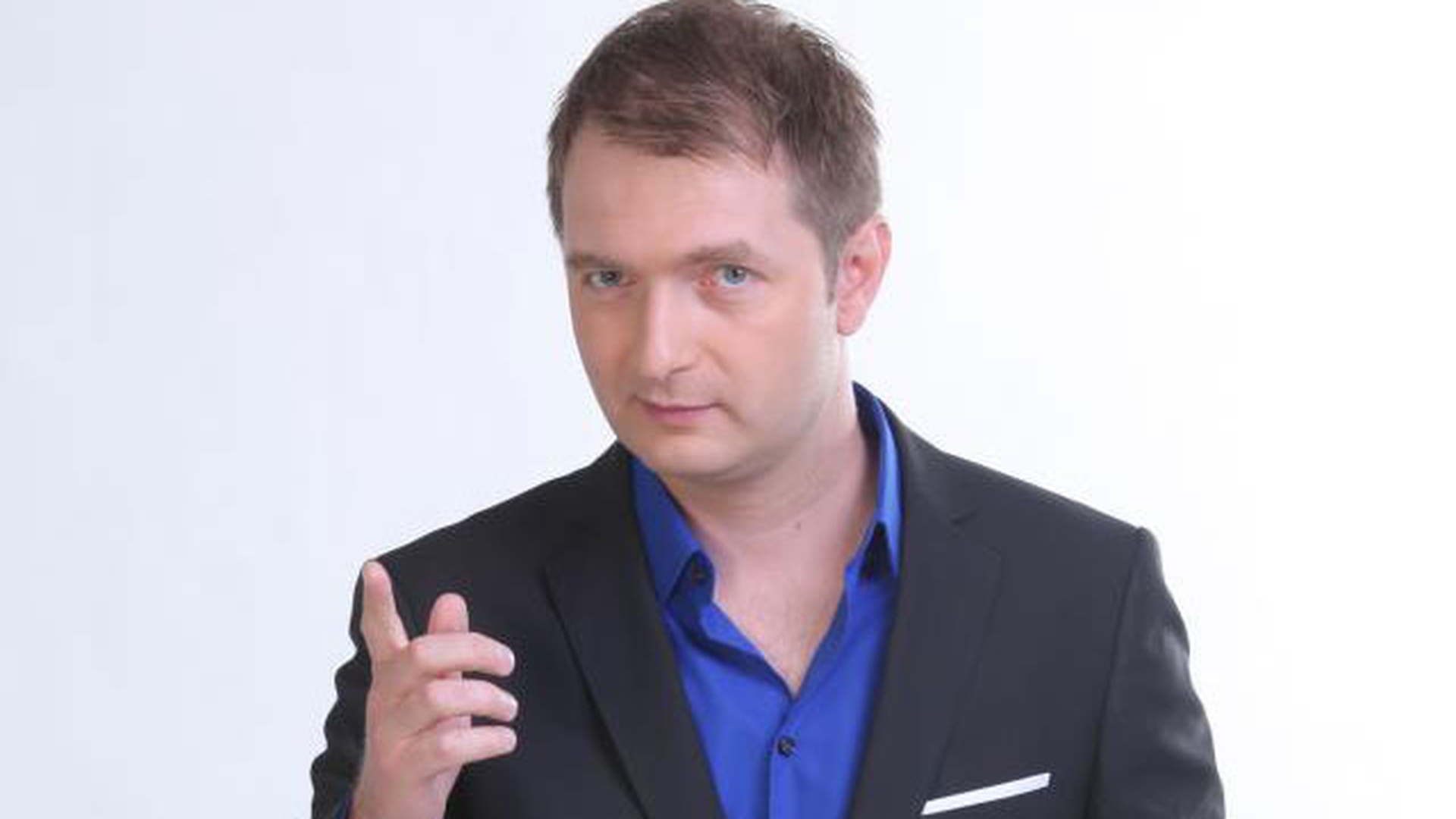 Adrian Artene, prezentatorul CANCAN TV, concurs inedit pe o pagina de socializare: "Mi-am luat angajamentul!"