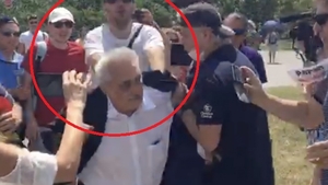 Incidente violente lângă Parlament! Deputatul Nicolae Bacalbaşa a fost agresat!