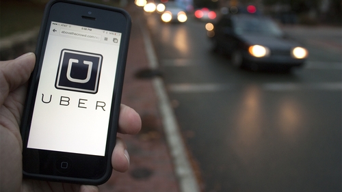 Români, implicaţi într-o escrocherie UBER cu carduri furate