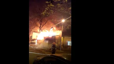 Un Pub din Sectorul 3 a luat foc! Proprietarul, rănit de flăcări! Noi imagini de la incendiu VIDEO