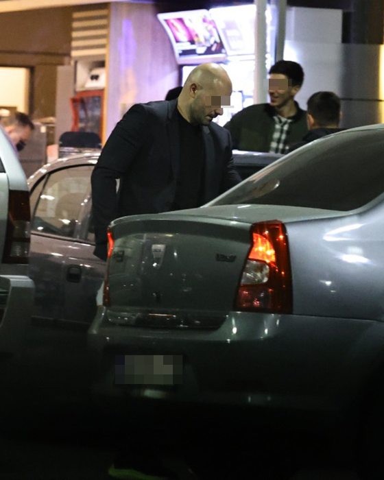 Iubitul Ralucăi a coborât din Uber pentru a cumpăra apă, dintr-o benzinărie (Foto: CANCAN.RO)
