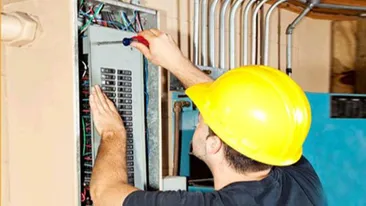 Aşa ceva doar în România vezi! Un electrician a întrerupt curentul în casa poliţistului care i-a luat permisul