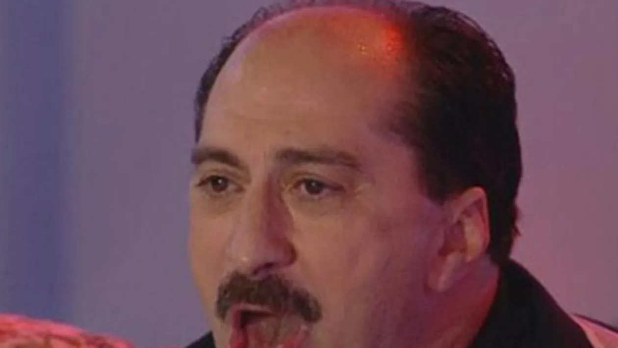 Mustacioara lui suceste mintile oricui! Cu umor e inzestrat. Mai conteaza daca-i si dotat!?