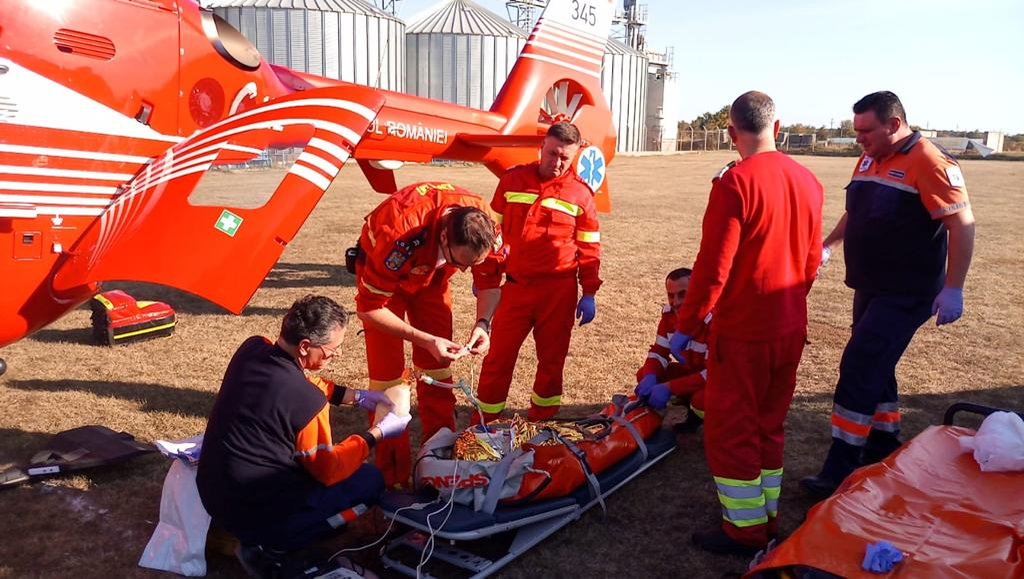 O femeie de 72 de ani din Prahova și-a dat foc! Un elicopter SMURD a transportat-o la spital