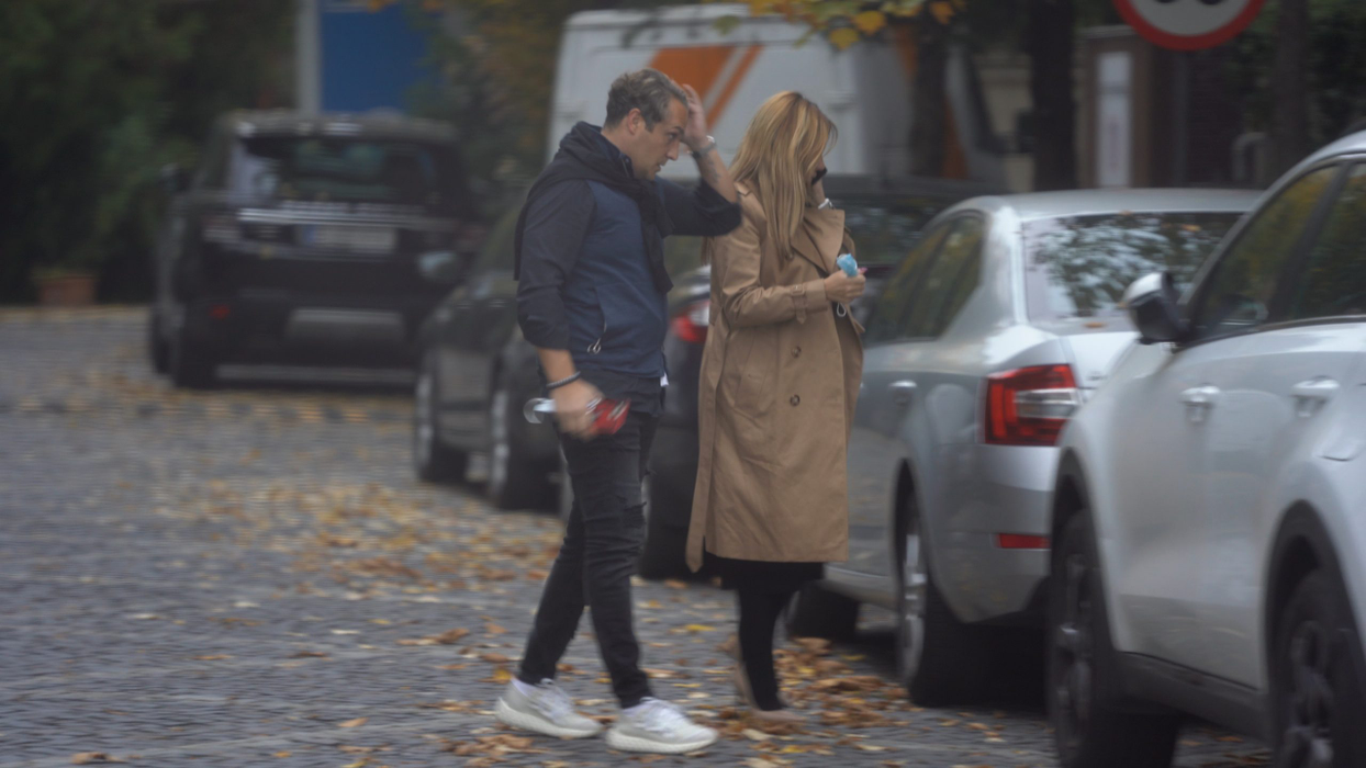 Syda, foarte atent cu Sheila, la fiecare pas