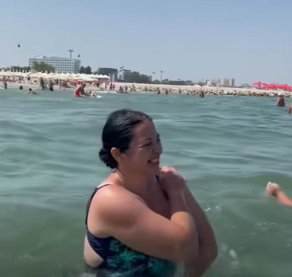 Anca de la Strehaia și familia, în stațiunea Mamaia! Imagini inedite de pe litoral. FOTO